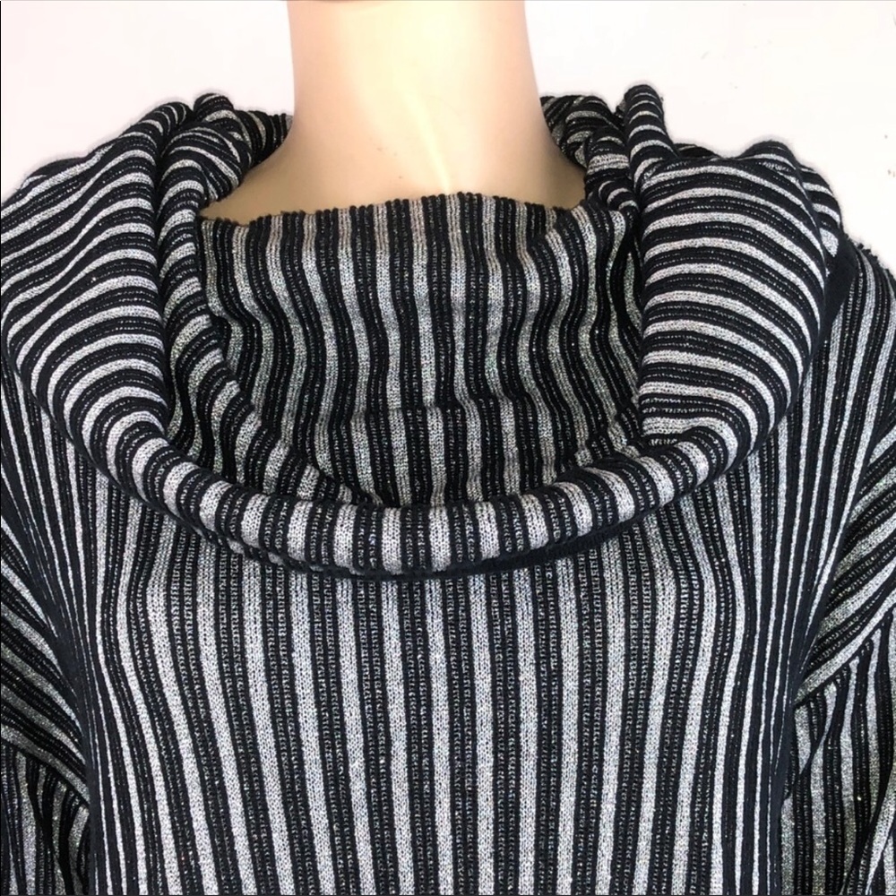 Sweater - Picture 2 of 7